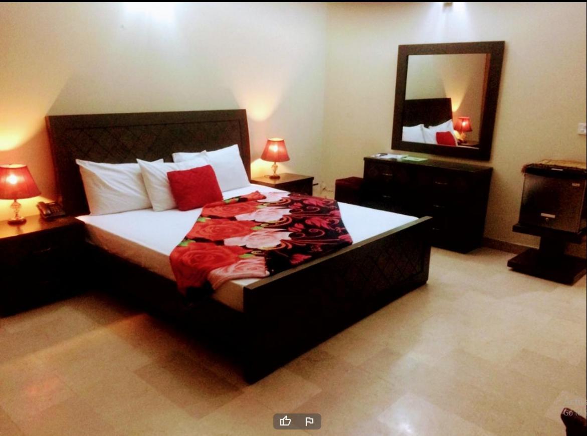 Royal Galaxy Bed & Breakfast Islamabad - For Families Only Extérieur photo